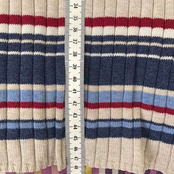 Womens short sleeve sweater with stripes & lots of stretch. No size or brand. - Picture 9 of 11